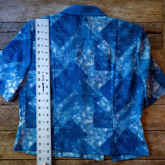 Vintage blue patterned button up crop top - Picture 6 of 7